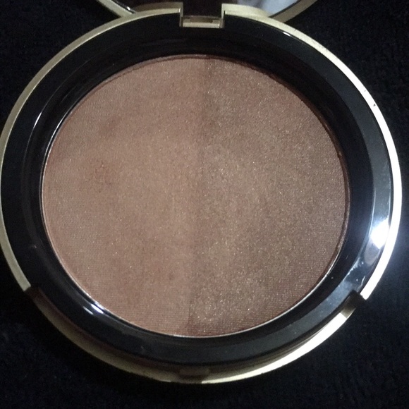 Too faced bronzer - Picture 3 of 5